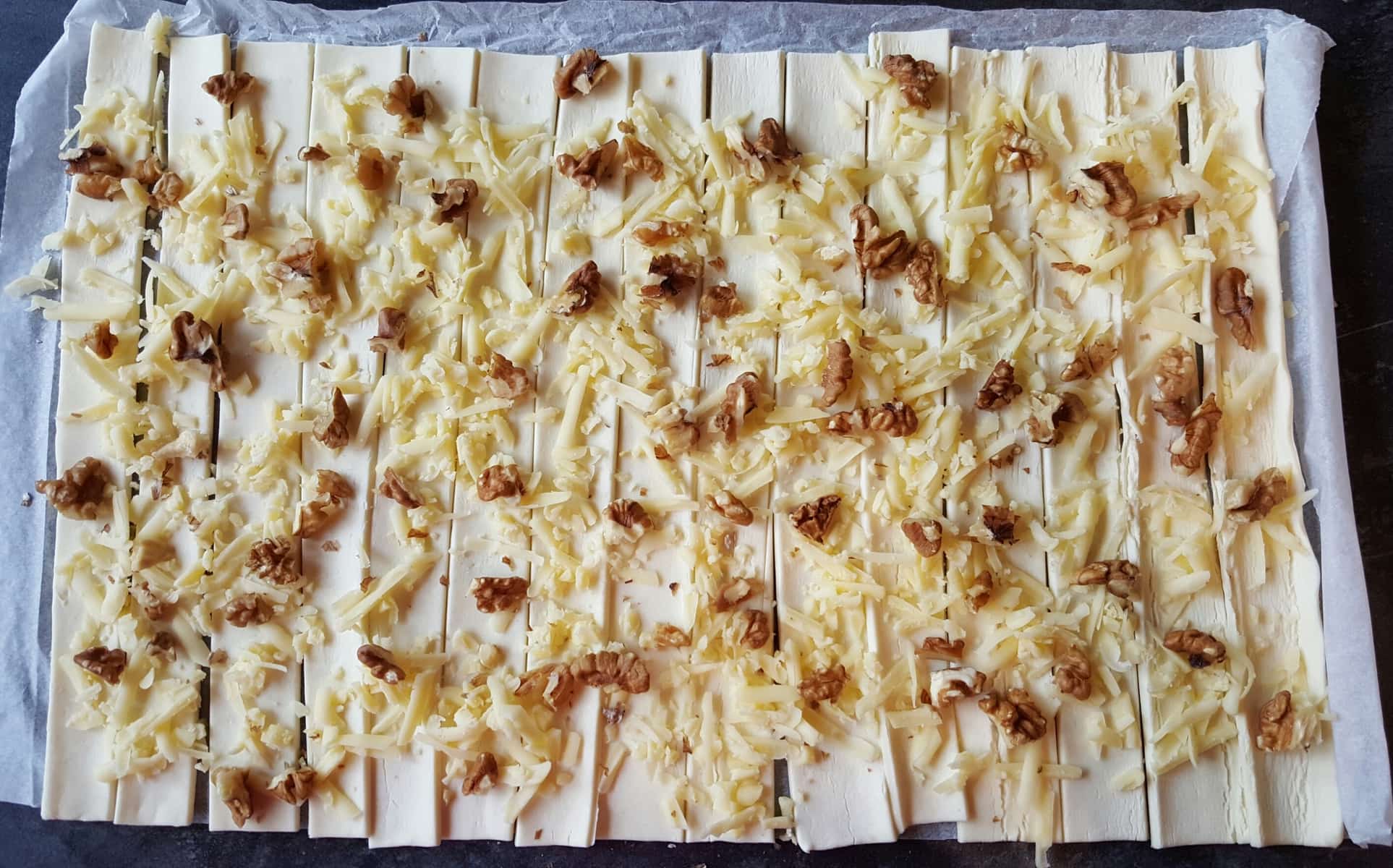 Cheese & Walnut Puff Pastry Strips - step 2