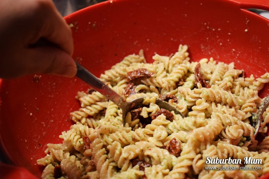 mixing-pasta