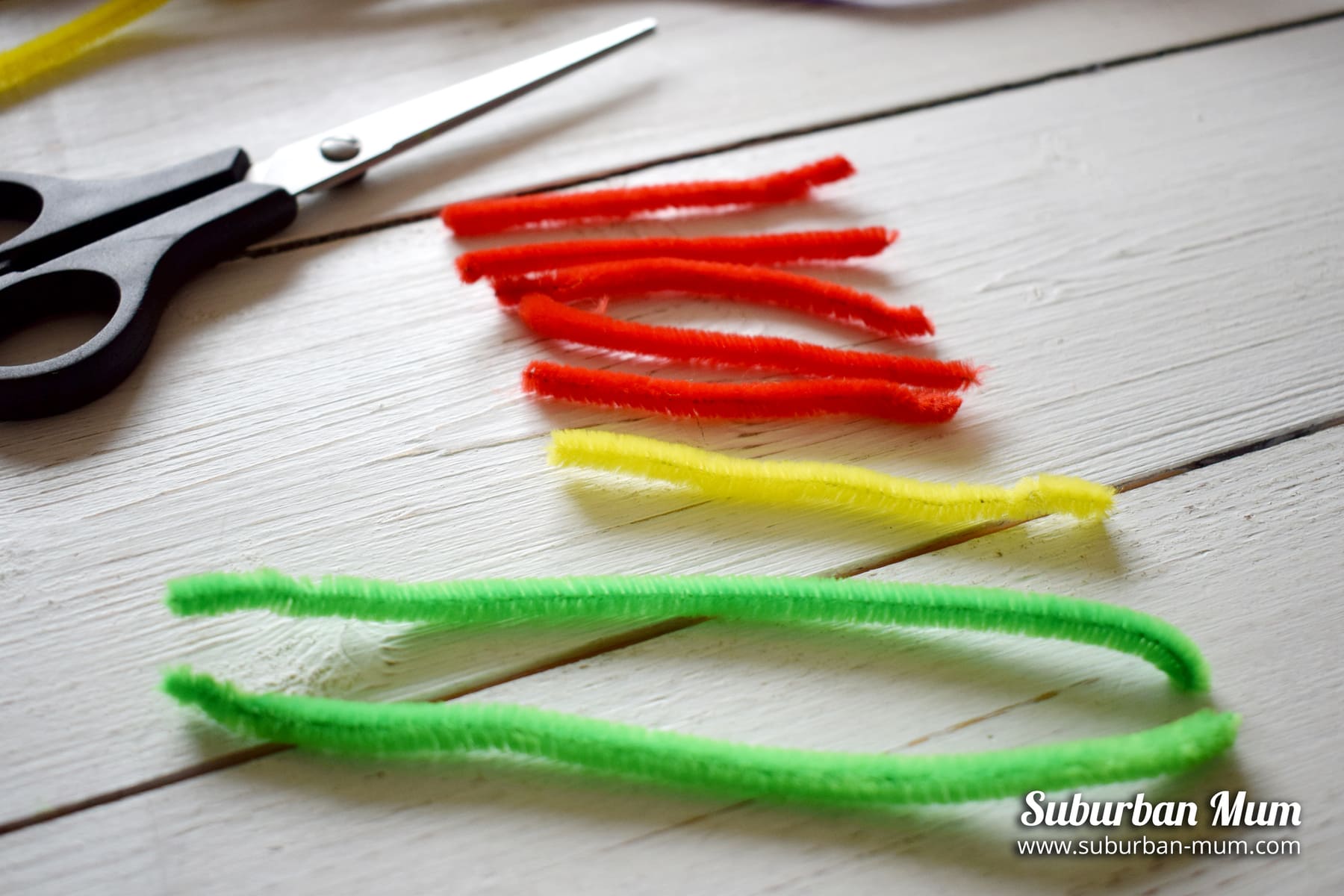 Craft Corner: How to make Pipe Cleaner Flowers | Suburban Mum