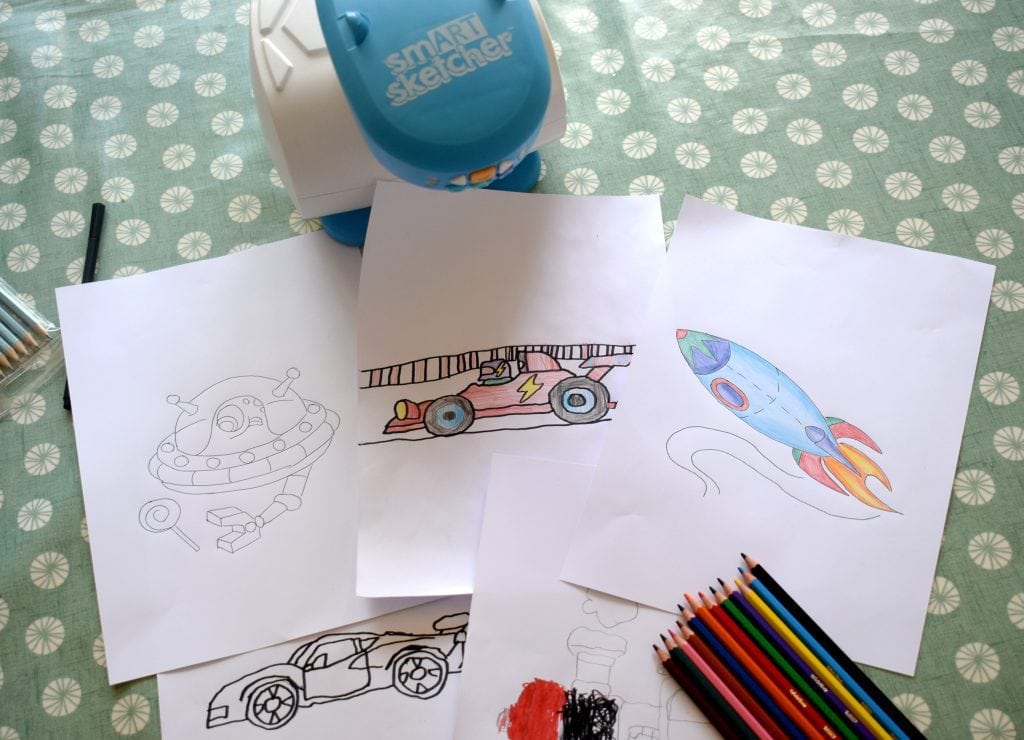 Do you have a kid that loves to draw? With the smART sketcher