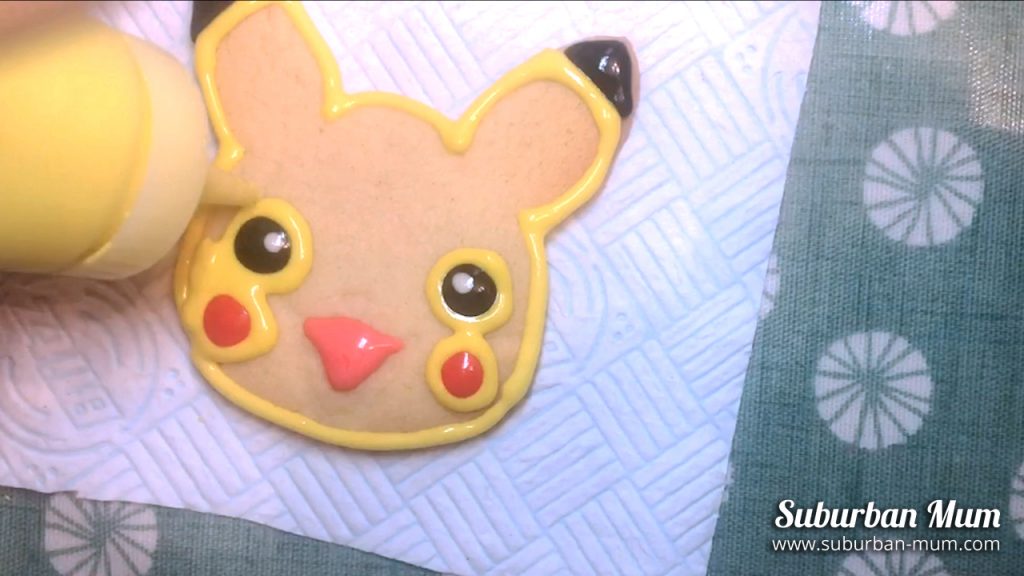 pikachu-cookie-step9