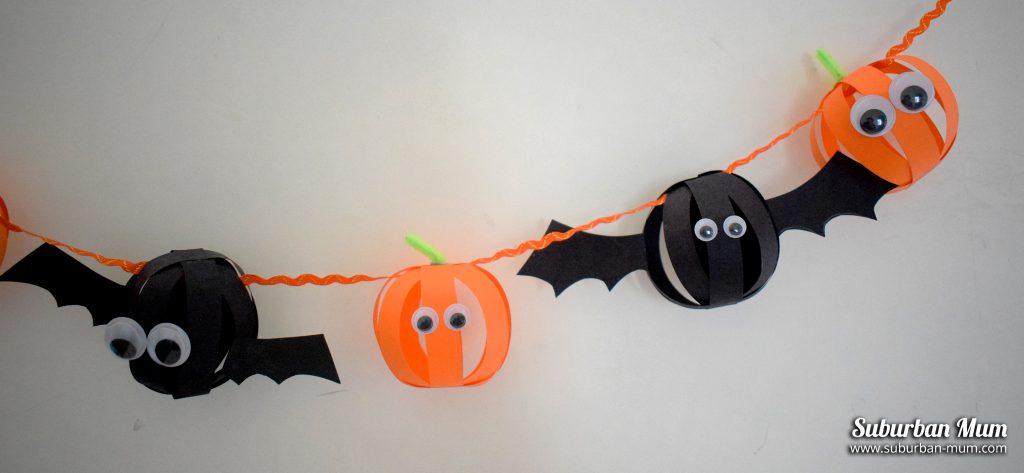 halloween-paper-ball-bats-pumpkins-bunting