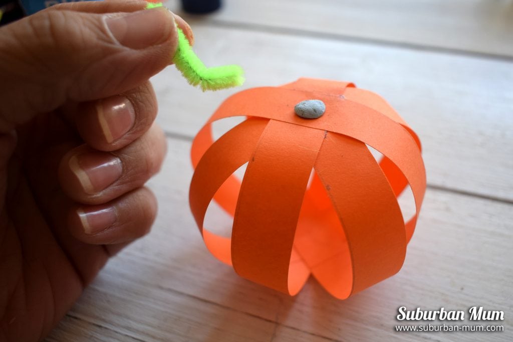 halloween-paper-ball-pumpkin-stalk