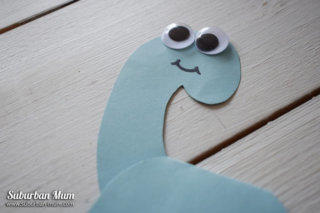 Craft Corner: Handprint Dinosaur cards | Suburban Mum