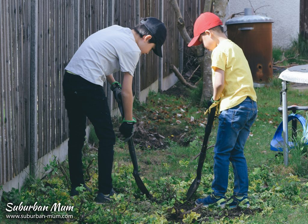 boys-gardening2