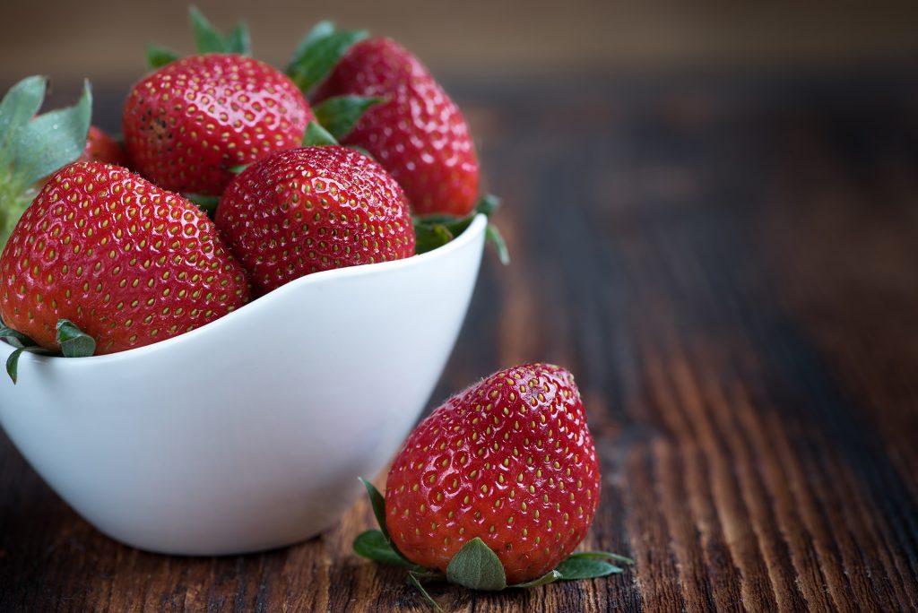 strawberries-frisch-ripe-sweet-89778
