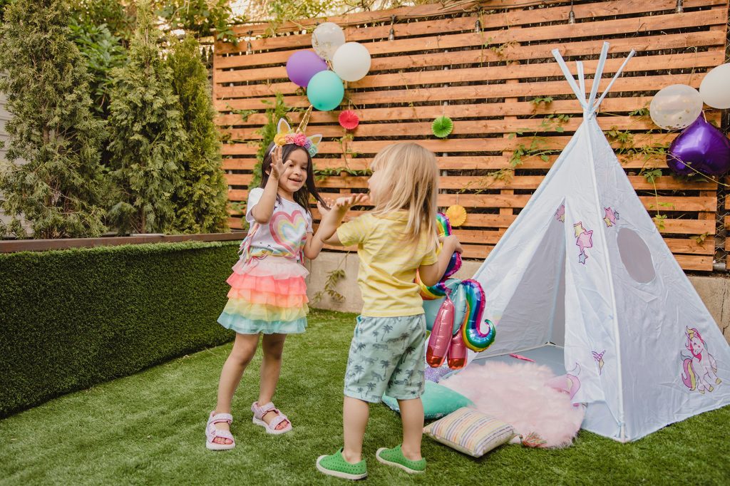 girls-playing-in-the-garden