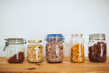 6aecc325 cereal in glass jars