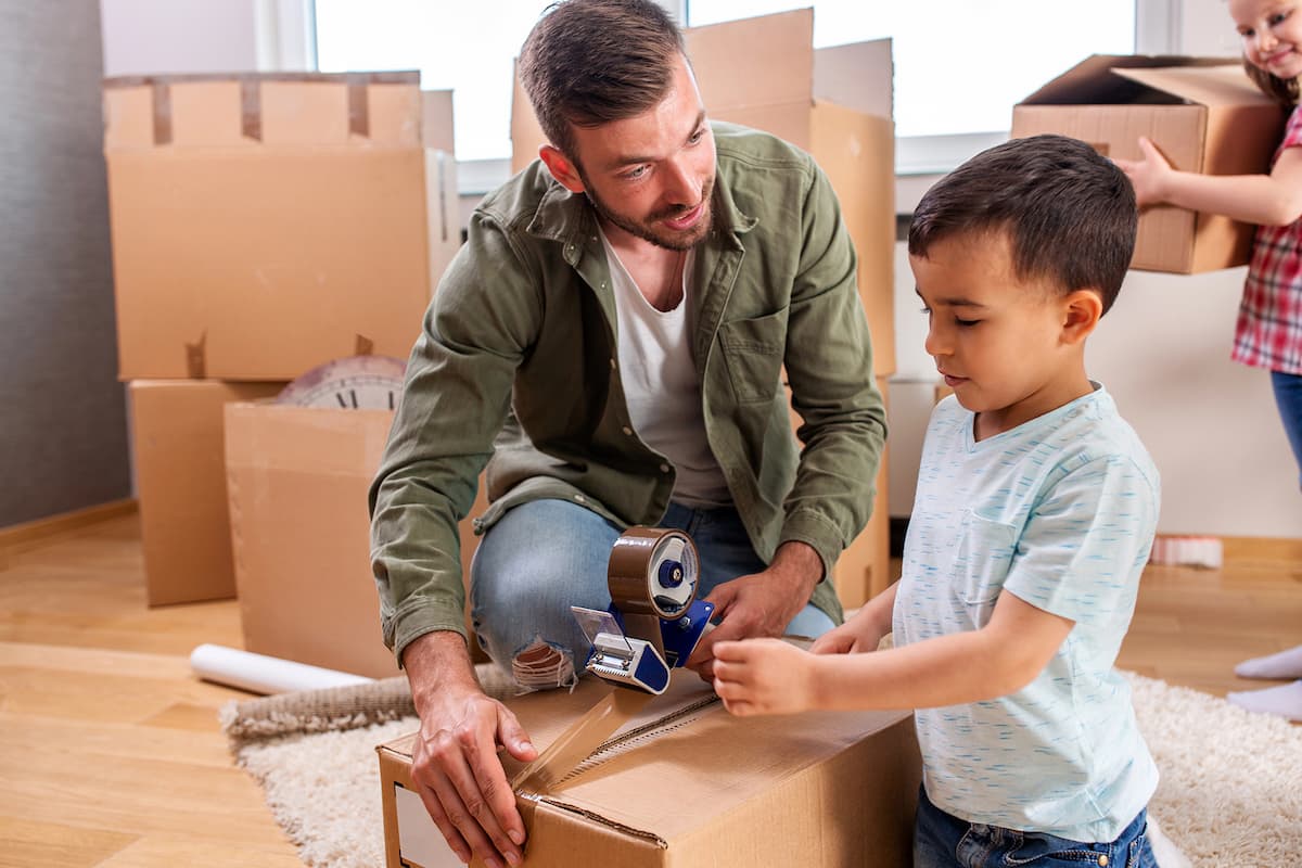 kids helping pack