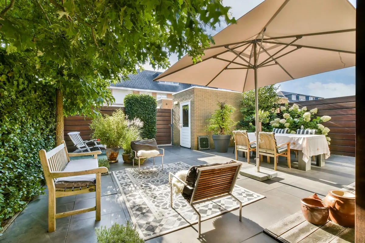 outdoor garden entertaining