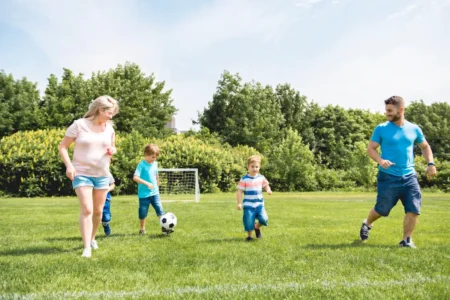 parents encouraging active children