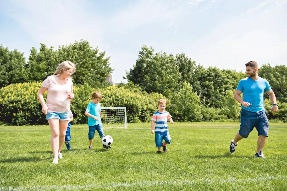 parents encouraging active children